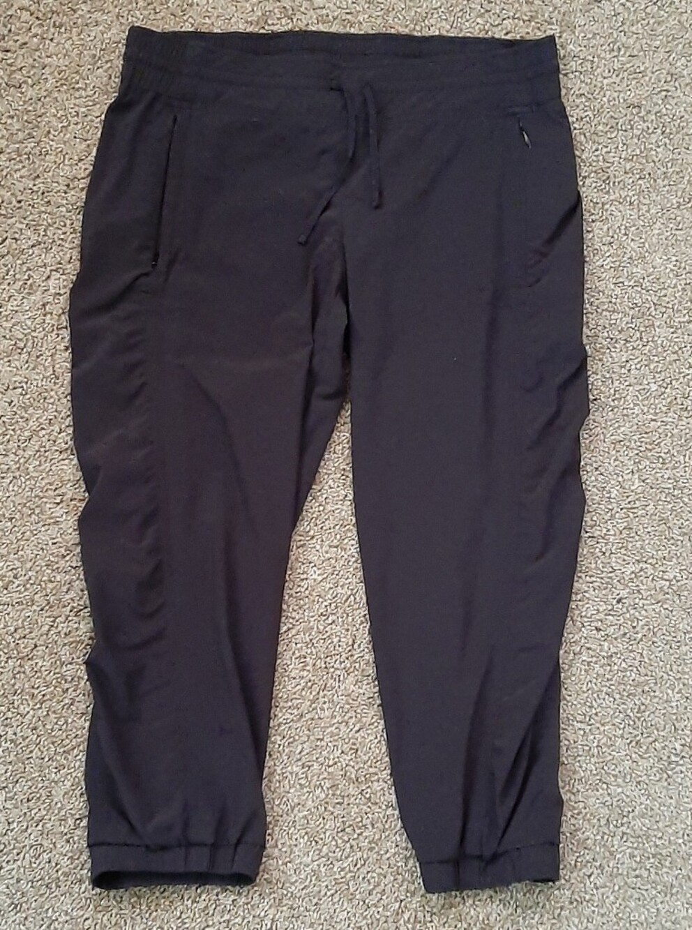Athleta La Viva Black Lightweight Crop Capri Pants 10